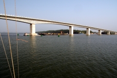 Die neue und einzige Brücke über den Gambia River