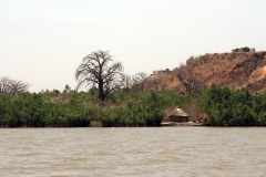 Kleines Fischerdorf am Gambia River