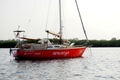 Die "aracanga" an ihrer neuen Boje