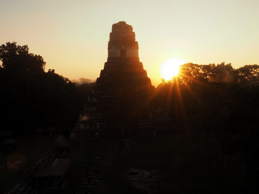 Tikal im Sonnenaufgang