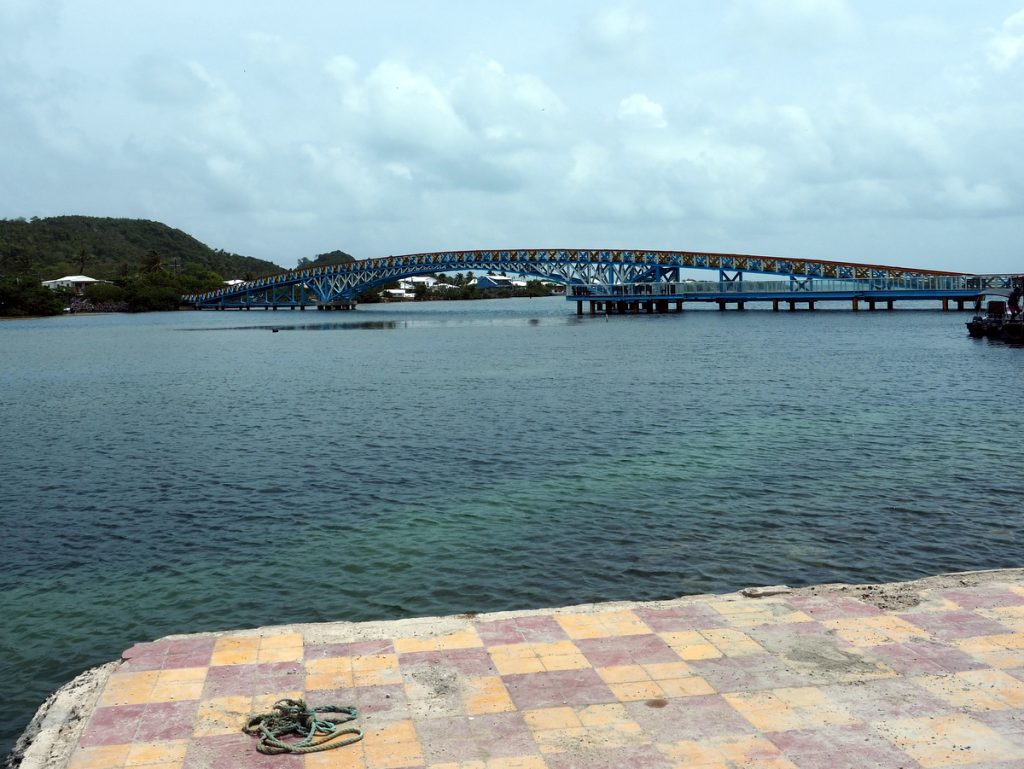 Die Brücke zwischen Providencia und Santa Katalina